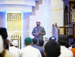 Gubernur Sulsel Bersama Masyarakat Salat Tarawih Perdana di Masjid Kubah 99 Asmaul Husna