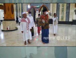 Hari Pertama Puasa, Bupati Luwu Bantu Masjid Al-Islah Dana Rp 100 Juta