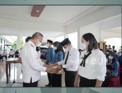 Bupati Luwu Basmin Mattayang Serahkan SK Pengangkatan 78 CPNS dan 18 PPPK Formasi Tahun 2021