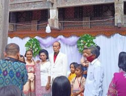 Jatuh Cinta di Gereja, Pasangan Lansia di Tana Toraja Memutuskan Menikah