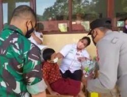 Vaksinasi Anak di Tana Toraja, Begini Cara Polisi Hilangkan Rasa Takut