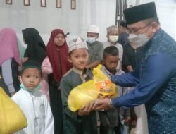 Gelar Buka Bersama, Abang Fauzi Serahkan 3.000 Paket Sembako di 4 Kecamatan