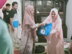 Istri Andi Rahim Bantu Perangkat Wireless-Paket Berkah Ramadhan ke Majelis Taklim Desa Sassa