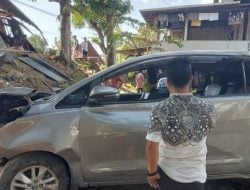 Hendak ke Makassar, Mobil Anggota DPRD Palopo Baharman Supri Tabrak Ruko Warga di Barru
