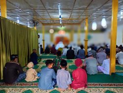 Ratusan Warga KKLR Tolikara Salat Id di Masjid Khoirul Ummah