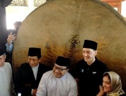 Mesut Ozil Salat Jumat di Masjid Istiqlal, Sejumlah Warga Berebut Swafoto