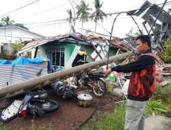 Angin Puting Beliung Kembali Terjang Desa Lengkong Bua, 19 Rumah Warga Porak-poranda