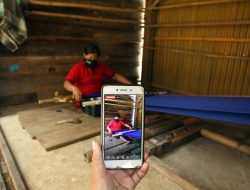 Keandalan Jaringan Smartfren hingga Pelosok Sulsel, Bantu Promosikan UMKM Kain Tenun Toraja