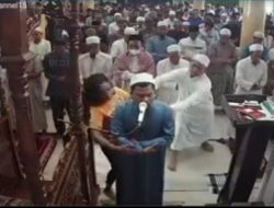 Viral! Wanita Diduga ODGJ Asal Sidrap Ganggu Imam Masjid Terminal Palopo Saat Salat Jumat