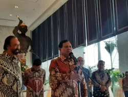Disebut Gelisah karena Anies Dekat PKS, Prabowo Bertemu Paloh