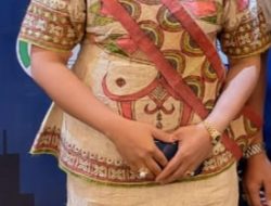 Di Pelantikan Pengurus KKLR, Dewi Sartika Pasande Perkenalkan Baju Adat Rampi dari Bahan Kulit Kayu
