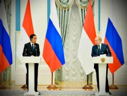 Raut Wajah Putin Kelihatan Tegang, Tak Ada Senyum saat Sampaikan Keterangan Bersama Jokowi
