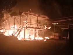 Dua Rumah Panggung Terbakar di Palipu Tana Toraja, Pemilik Rumah Luka Bakar