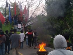 Tuntutan Turunkan BBM tak Direspon, AMPERA Kembali Blokade Jalan Nasional