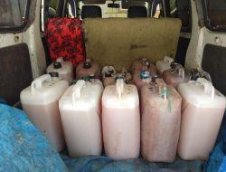 Polsek Telluwanua Palopo Gagalkan Penyelundupan Ratusan Liter Ballo