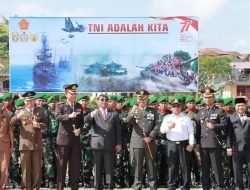 Kapolres Torut AKBP Eko Suroso, Hadiri Upacara HUT TNI ke-77 di Lapangan Kodim dan Berikan Kejutan