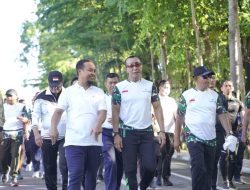 Diikuti Prajurit TNI-Polri dan Masyarakat, Andi Sudirman dan Pangdam XIV Hasanuddin Gerak Jalan Santai 5 Km