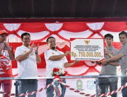 Gubernur Andi Sudirman Berikan Bonus Rp 750 Juta untuk PSM Makassar
