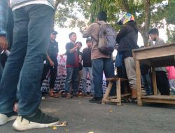 Sudah 4 Jam Trans Sulawesi Diblokade, Mulai Memanas Pengunjuk Rasa dan Oknum Aparat, Belum Ada Penentu Kebijakan Datang