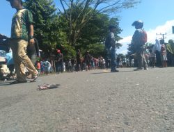 Massa Ancam Tebang Pohon Pelindung, Sudah Lima Jam Blokade Jalan Tran Sulawesi