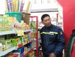 Polisi di Tana Toraja Ikut Kontrol Jenis Obat Sirup Ditarik BPOM di Toko Obat