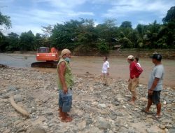 Legislator Dapil 2 dan Wakil Ketua Abd Salam ‘Curung-curung’, Excavator Mulai Normalisasi Sungai di Lingkungan Lelong