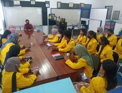 Mahasiswa UNCP Visit Jurnalism Industry di Palopo Pos