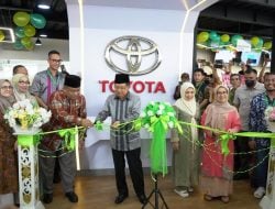 Jusuf Kalla Resmikan Renovasi Gedung Baru Showroom Kalla Toyota Cabang Bone