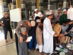 Kanit Regident Polres Palopo Sibuk Berbagi ke Jamaah Masjid