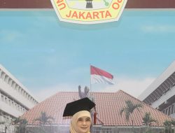 Teliti Covid 19 di Makassar, Aliyah Raih Gelar Magister, IAS Begitu Sumringah Dampingi Istri Saat Wisuda