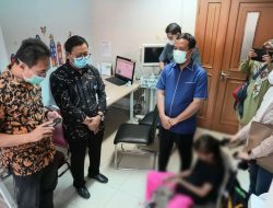Gubernur Andi Sudirman Jenguk Pasien Anak yang Mengalami Kelainan Jantung di RSCM Jakarta