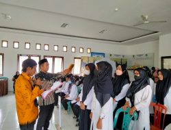 52 Pantarlih se-Kecamatan Belopa Dilantik, Camat Andi Makkawaru Data Pemilih Harus Akurat