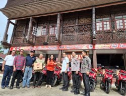 Dukung Pelayanan Kerohanian hingga Pelosok, Dewi Sartika Pasande Serahkan Bantuan 10 Unit Motor ke Panitia 110 Tahun IMT