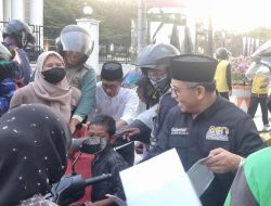 Bagi Takjil Bareng Sahabat IAS Palopo, Teriakan ‘Gubernurku’ Bikin Mantan Wali Kota Makassar Senyum-senyum