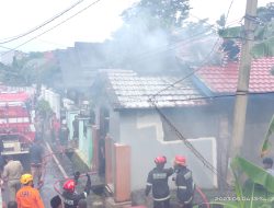Gegara Cucu Main Korek Api, Rumah di Jl.  Nanakang Terbakar,  Semua Perabot Ludes