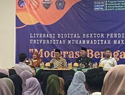 Wakil Menteri Agama Zainut Tauhid dan Dekan Fisip Ihyani Malik Berbalas Pantun di Unismuh Makassar