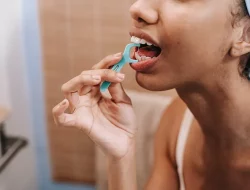 Ini Lho 5 Manfaat Melakukan Flossing Gigi Secara Rutin