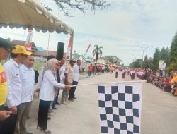 Bupati Lutra Indah Lepas 86 Peserta Jalan Indah Dalam Rangka Memeriahkan HUT Kemerdekaan RI