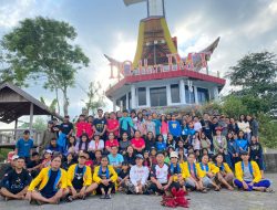 Sambut HUT Ke-78 RI, PPGT Klasis Rantepao Barat Bersihkan Objek Wisata Bukti Salib Singki