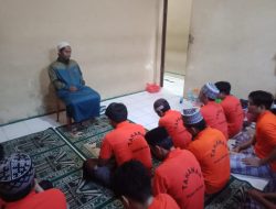 Tahanan di Polres Lutra Diberikan Pembinaan Rohani dan Mental