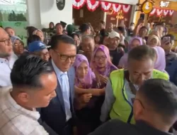 Mantan Gubernur Sulsel Nurdin Abdullah Kembali ke Makassar, Warga Cium Tangan hingga Rebutan Ingin Berfoto