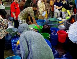 Ratusan Warga Kelurahan Bira Terdampak Kemarau Panjang, PSI Tunjukan Kepedulian dan Distribusikan Air Bersih PDAM