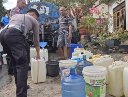 Kemarau di Tana Toraja, Polisi Baksos Bagikan Air 12.000 Liter ke Warga Makale