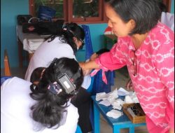 Ketua Pokja Bunda Paud Aktif Bersih-bersih Telinga Anak-anak TK di 21 Kecamatan se-Toraja Utara