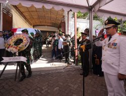 Gubernur Andi Sudirman Sulaiman Inspektur Upacara Persemayaman Jenazah Mayjen TNI (Purn) HM Amin Syam