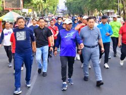 Pj Gubernur Bahtiar Jalan Sehat Bareng Pimpinan OPD Lingkup Pemprov Sulsel