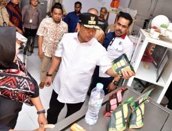 Pj Gubernur Bahtiar Dukung Pelaku IKM Kacang Mete Tingkatkan Produksi