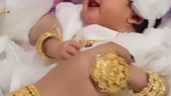 Lihat, Bayi Pakai Banyak Emas, Ini Tanggapan Warga Net