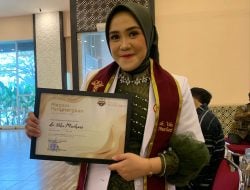 Putri Asal Rongkong Raih Lulusan Terbaik Kedokteran di Unibos