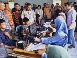 Jemput Bola, Pemprov Sulsel Fasilitasi Perekaman e-KTP Bagi Pemilih Pemula di Kabupaten Luwu